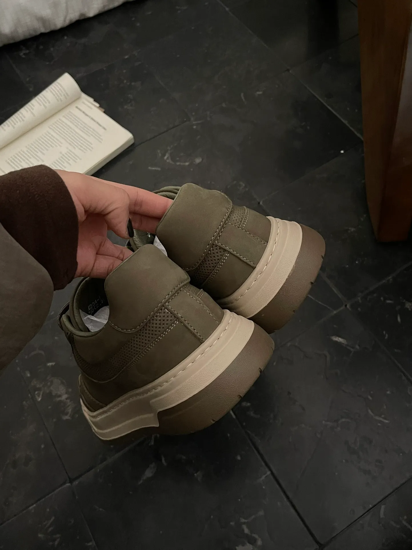 Men's men's shoes 💰600 𝐔𝐆𝐆 | Work sneakers Duicun, selected first-layer cow nubuck, simple, retro style, super good-looking, exclusive private model outsole, comfortable and good anti-slip effect, real wool lining, must be arranged for autumn and winter matching!   Size：39-46
